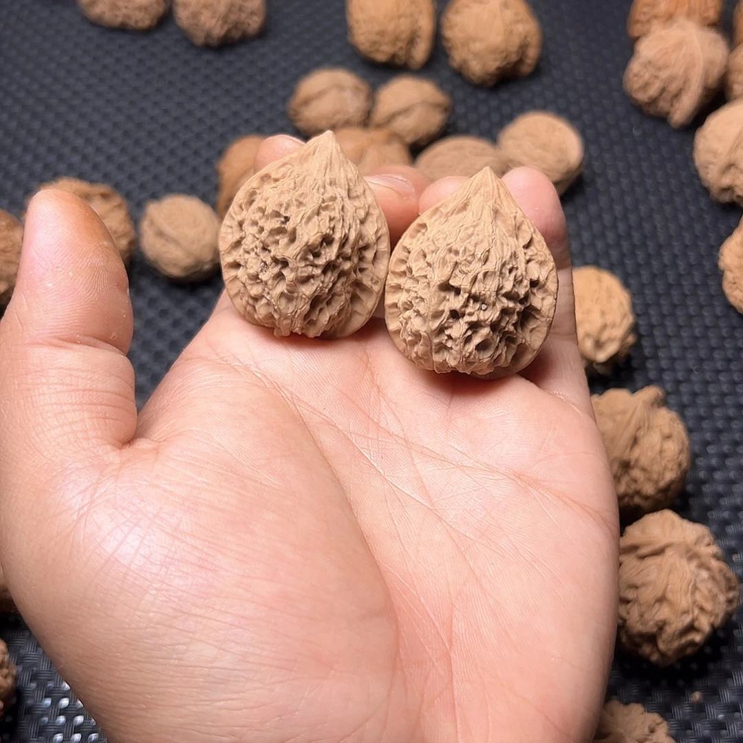 文玩核桃吊坠宝莲灯