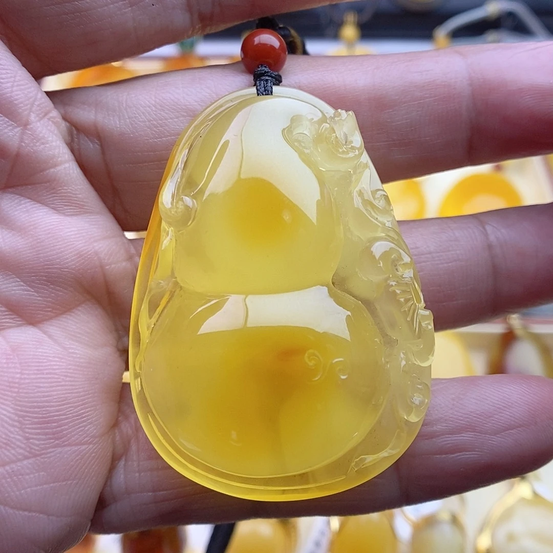 琥珀颈饰未镶嵌葫芦