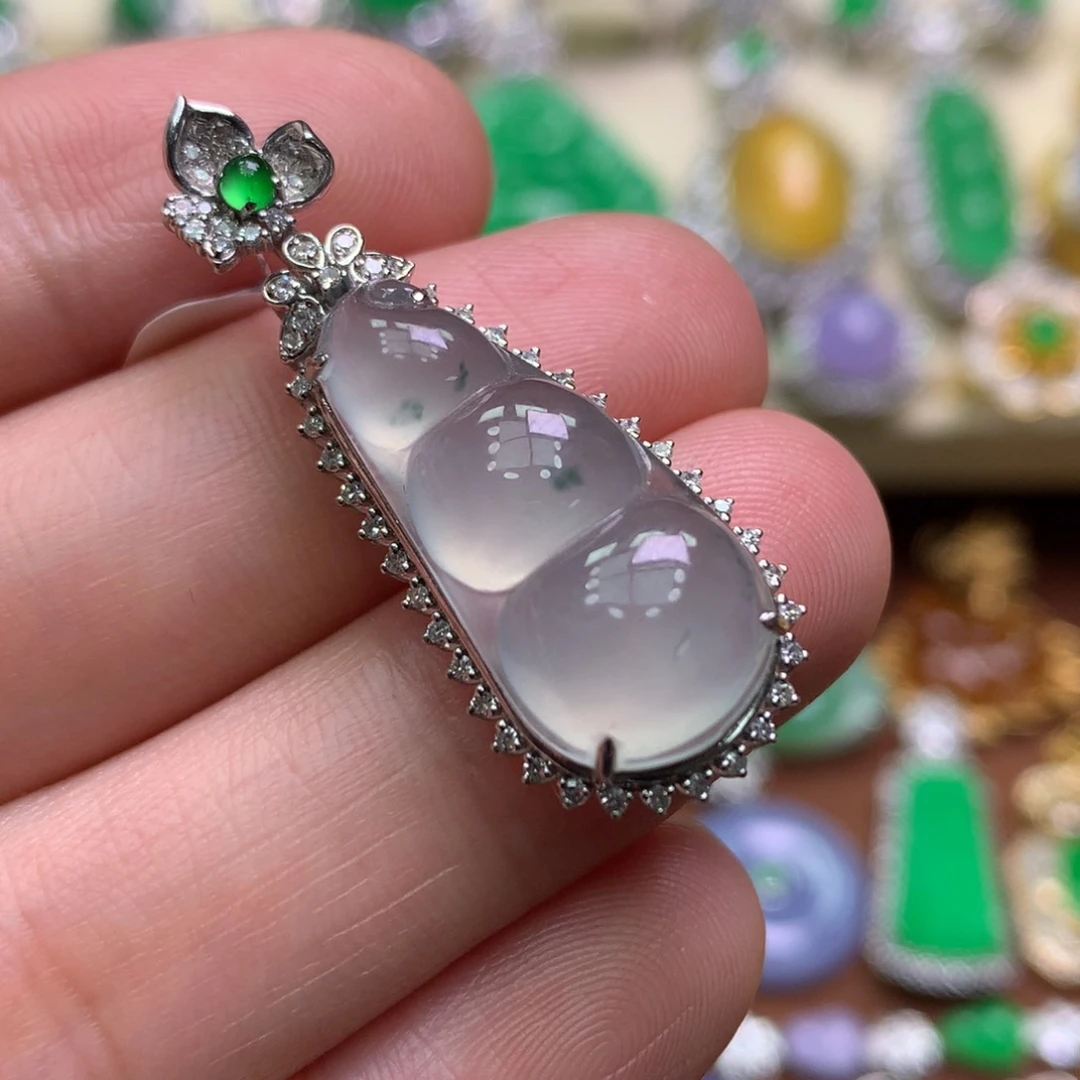 颈饰18K金镶嵌翡翠