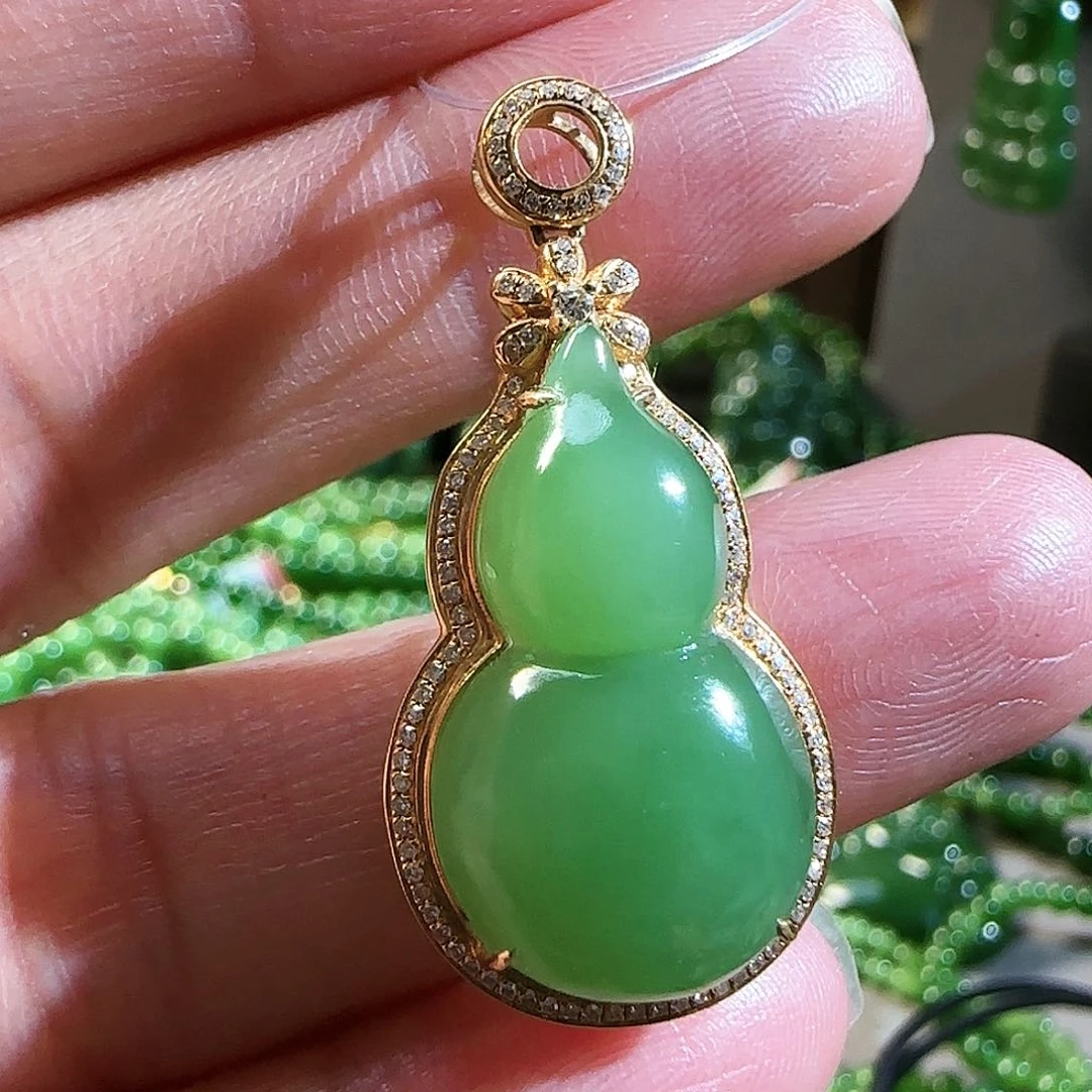 和田玉（碧玉）颈饰18K金镶嵌