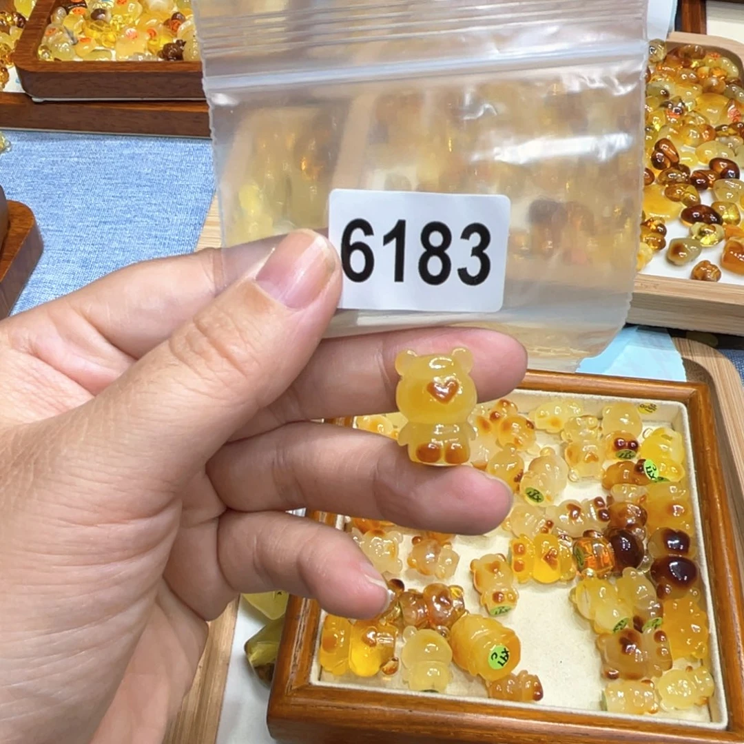 未镶嵌琥珀珠宝奇石