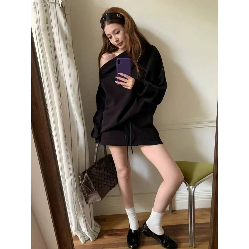 宽松休闲纯色简约斜肩长袖卫衣女2025新款慵懒风a字半身短裙套装