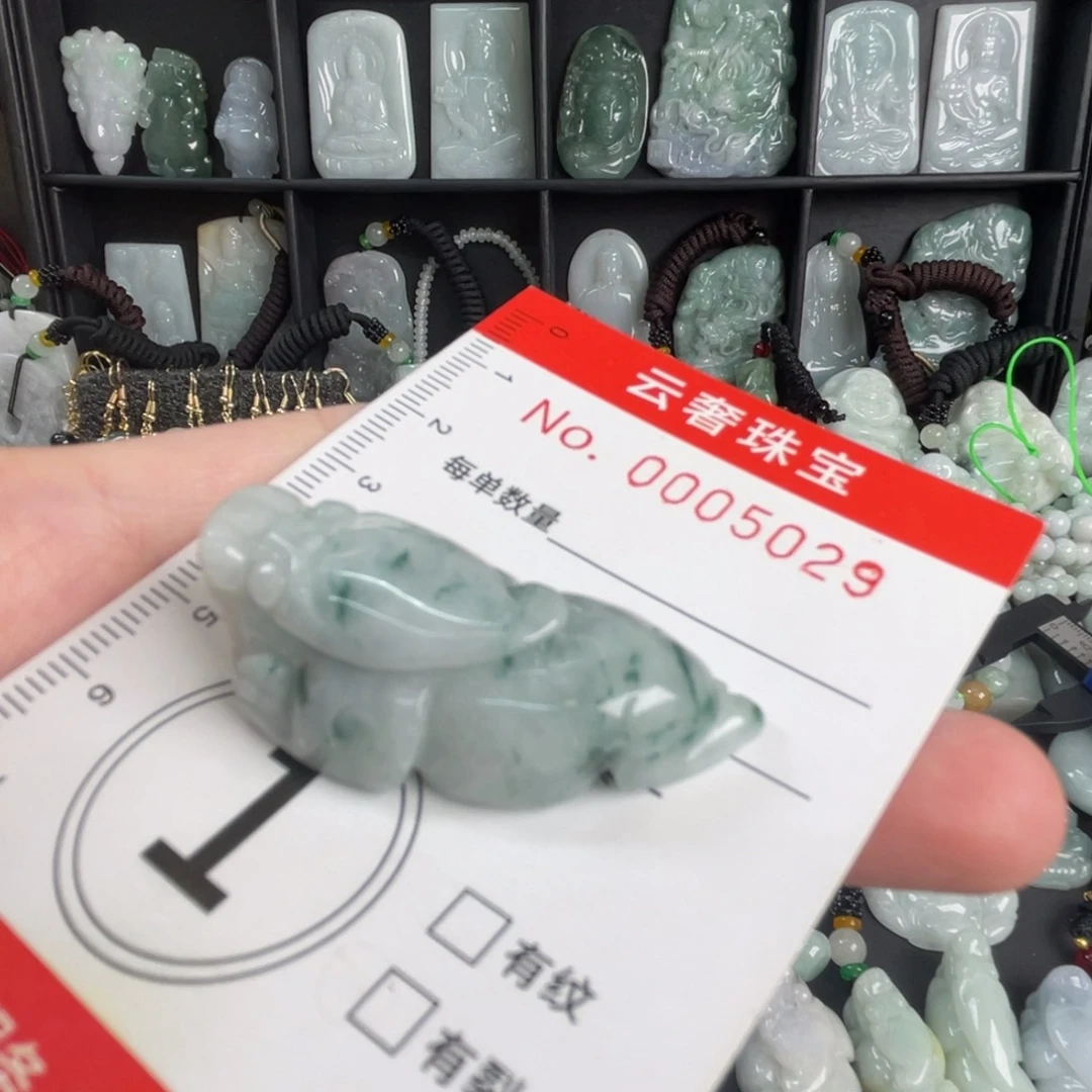 翡翠未镶嵌吊坠(不含链)有纹