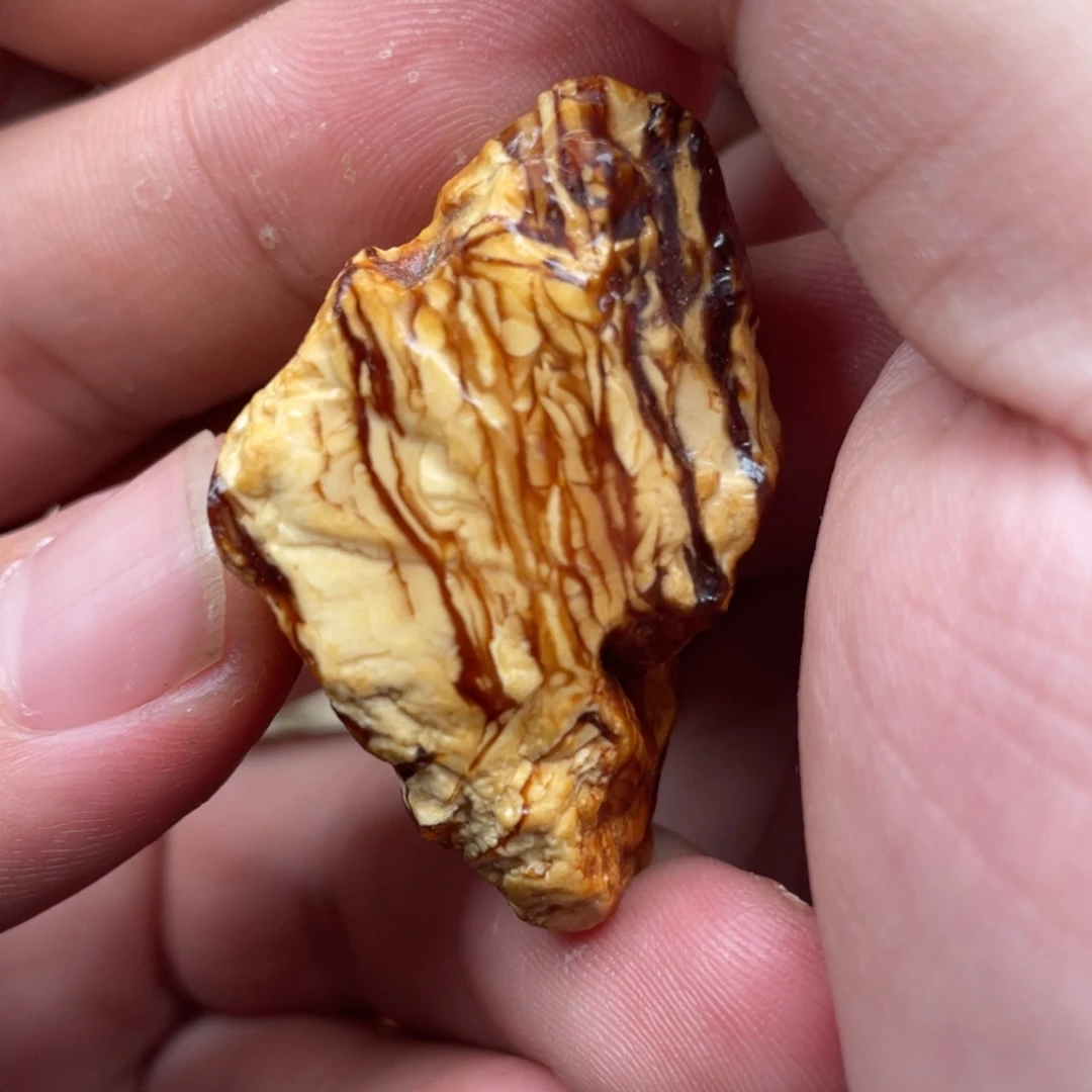 定制琥珀蜜蜡原石打磨抛光