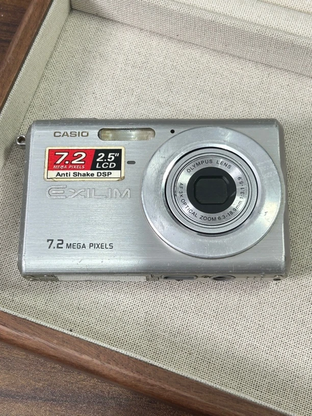 9新 Casio/卡西欧 z70 银色 成色一般 复古ccd数码相机冷白色调