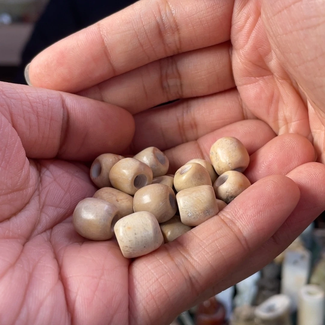 至***你和田玉未镶嵌颈饰