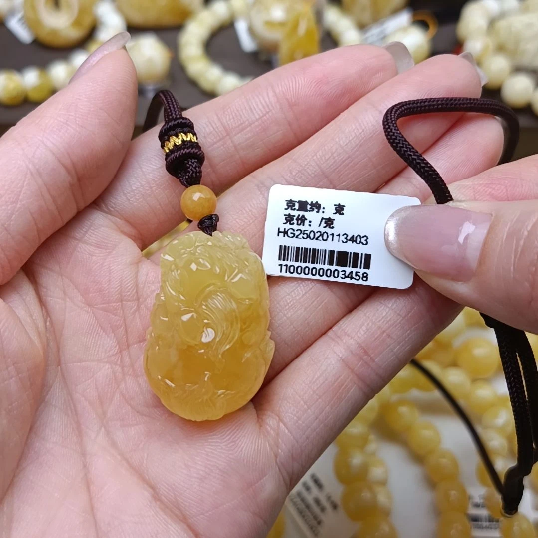 蜜蜡吊坠(不含链)未镶嵌一***?俄料
