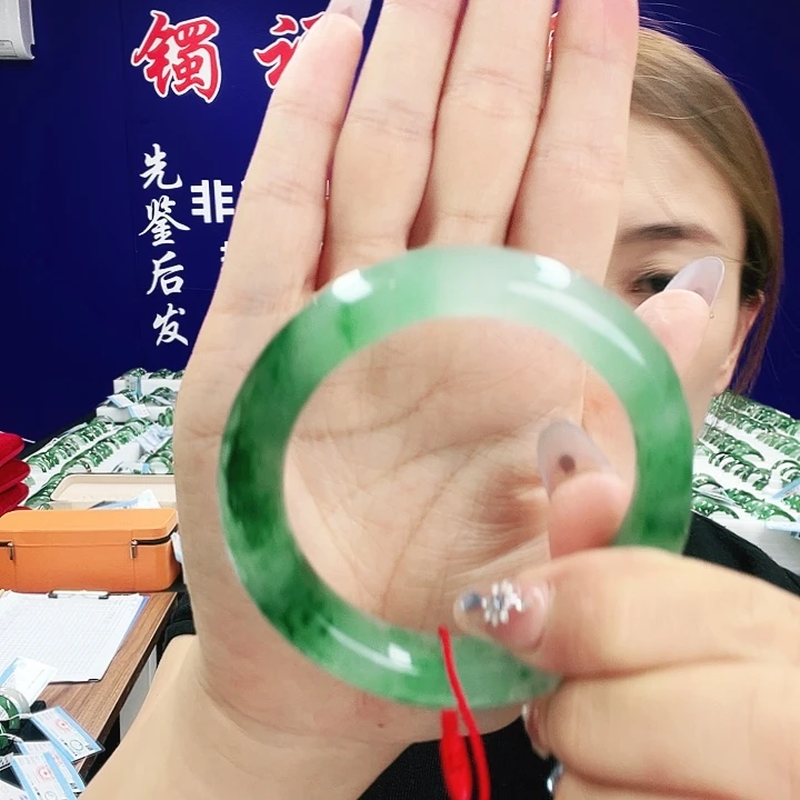 未镶嵌手镯石英质玉（非洲翠）