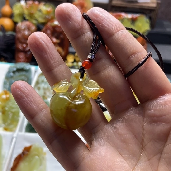 蛇纹石玉未镶嵌颈饰
