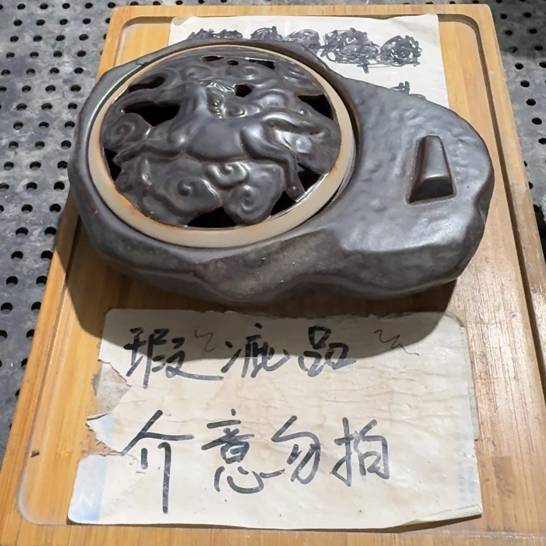 微瑕疵介意勿拍陶瓷器皿A带个葫芦