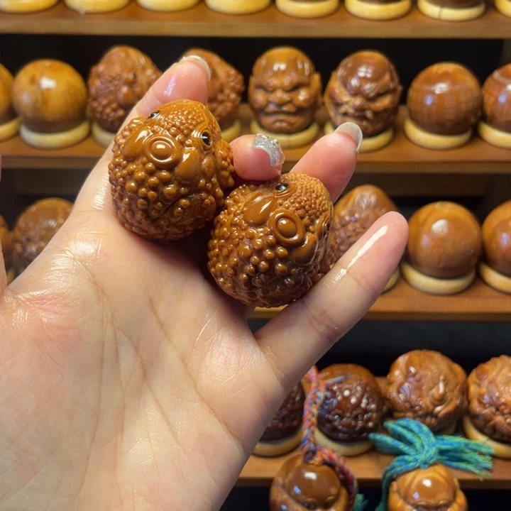 橄榄核把件元宝金蝉