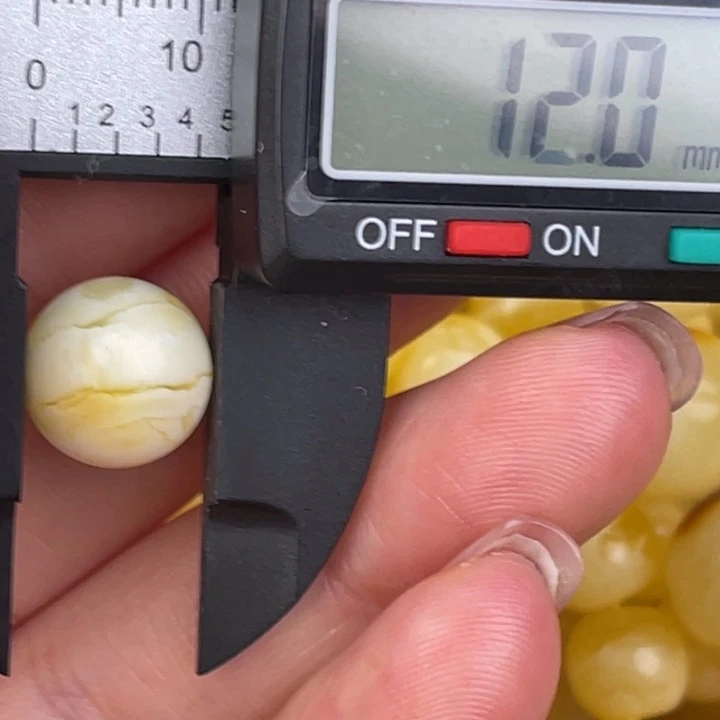 蜜蜡未镶嵌裸石微瑕129