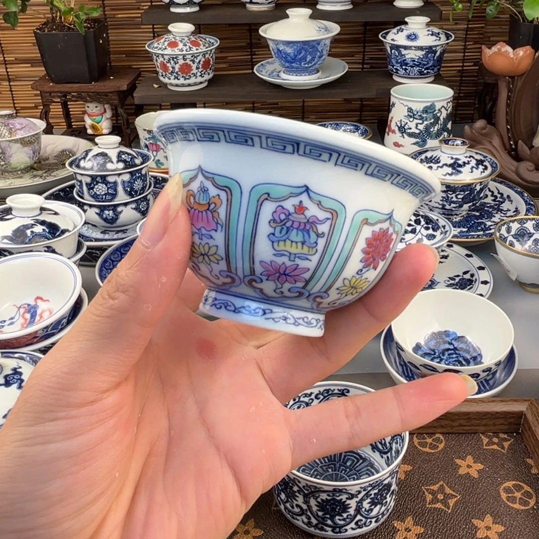 瓷片里面有个小色脏杯子