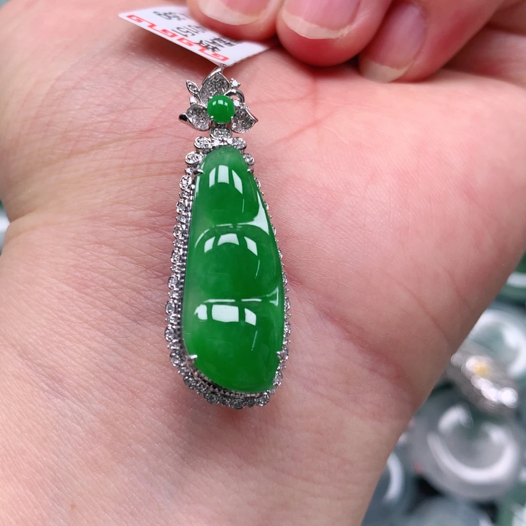 颈饰18K金镶嵌翡翠小*1天然翡翠