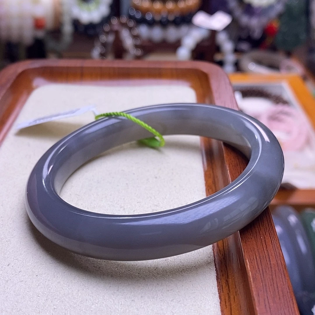 颈饰未镶嵌和田玉浓烟紫手镯56圈口