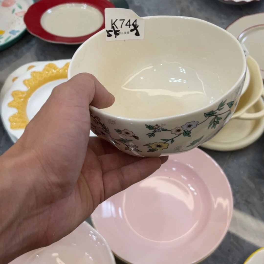 陶瓷微瑕餐具介意勿拍，满18飞！