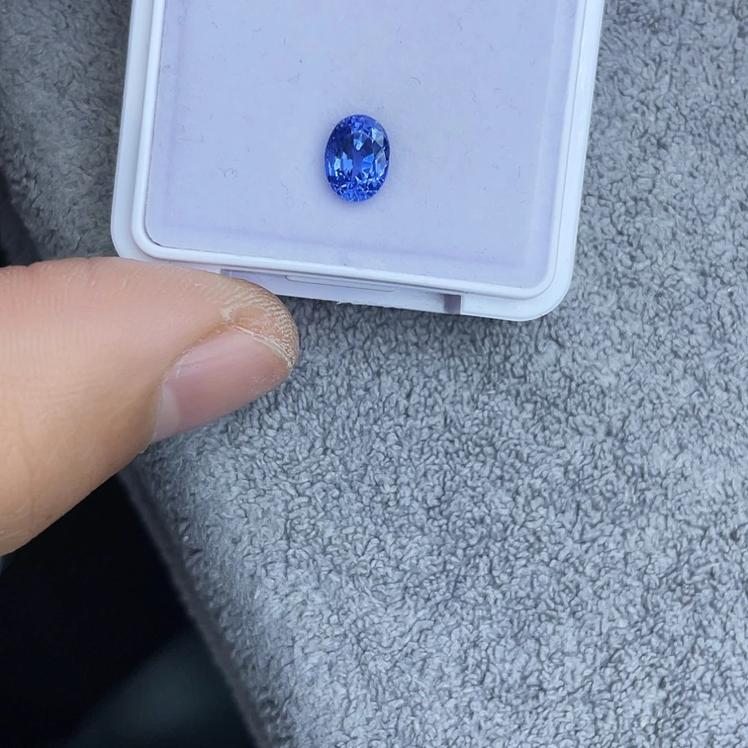蓝宝石裸石1.776Ct。