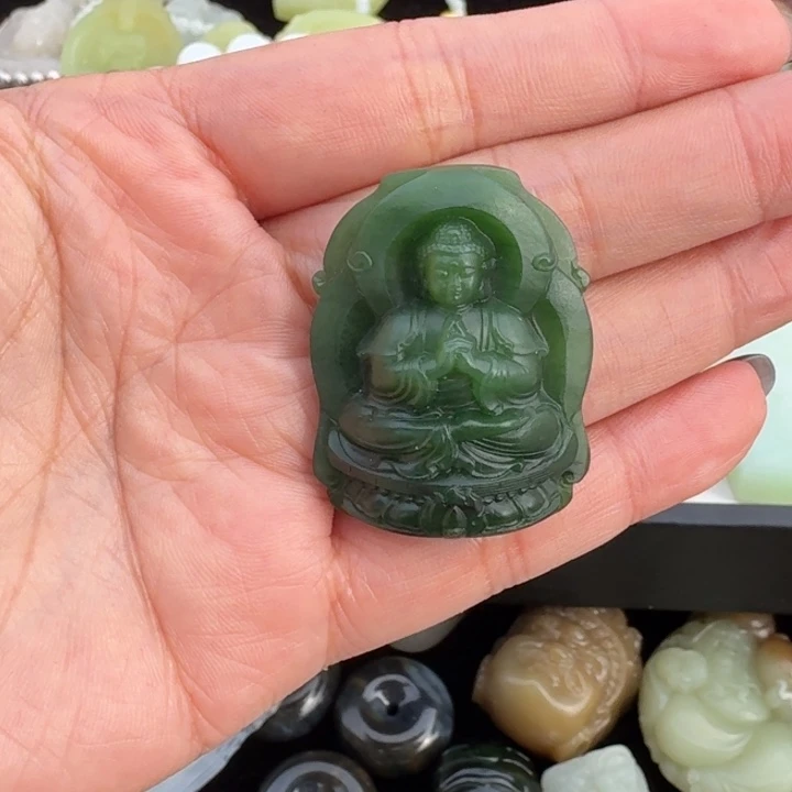 喜***墨和田玉未镶嵌颈饰