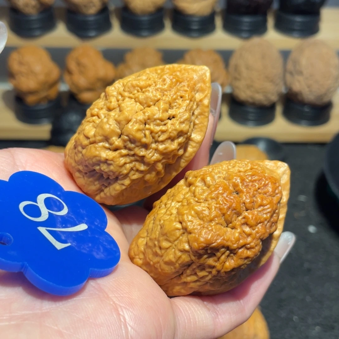 绣花鞋核桃带彩39。