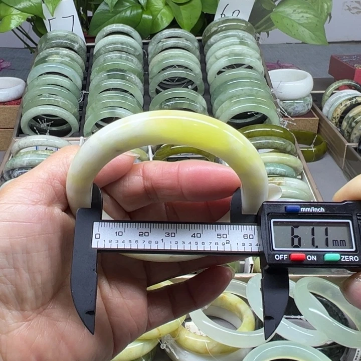 蛇纹石玉未镶嵌手镯68