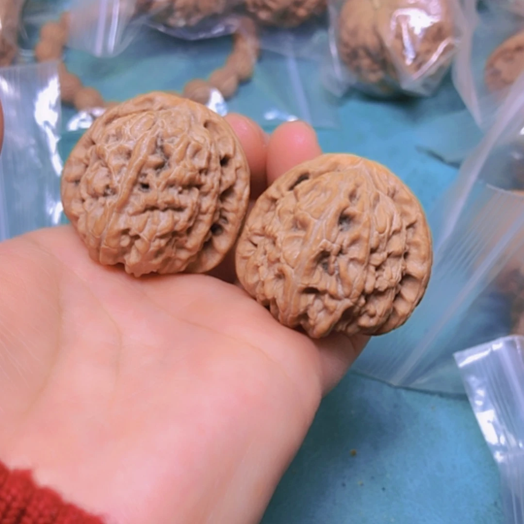 【闪购商品】摆件核桃37白狮子修尖