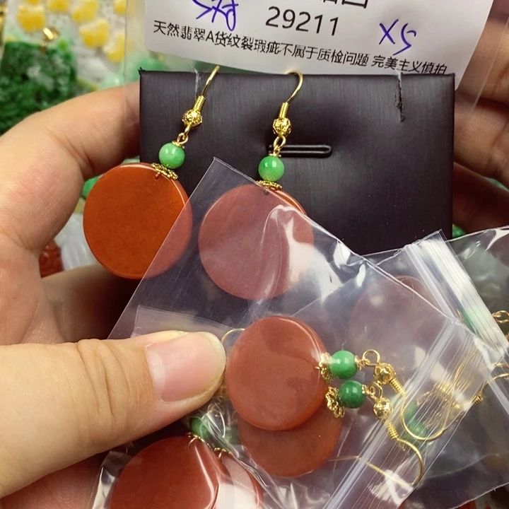 彩***姐吊坠(赠链)未镶嵌翡翠