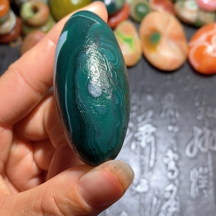 石英质玉颈饰未镶嵌幸****?