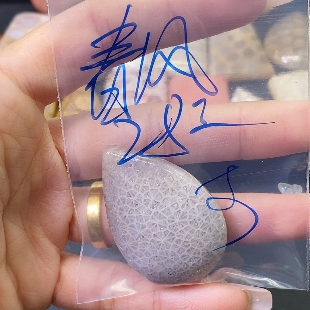 硅化玉颈饰合金春**月