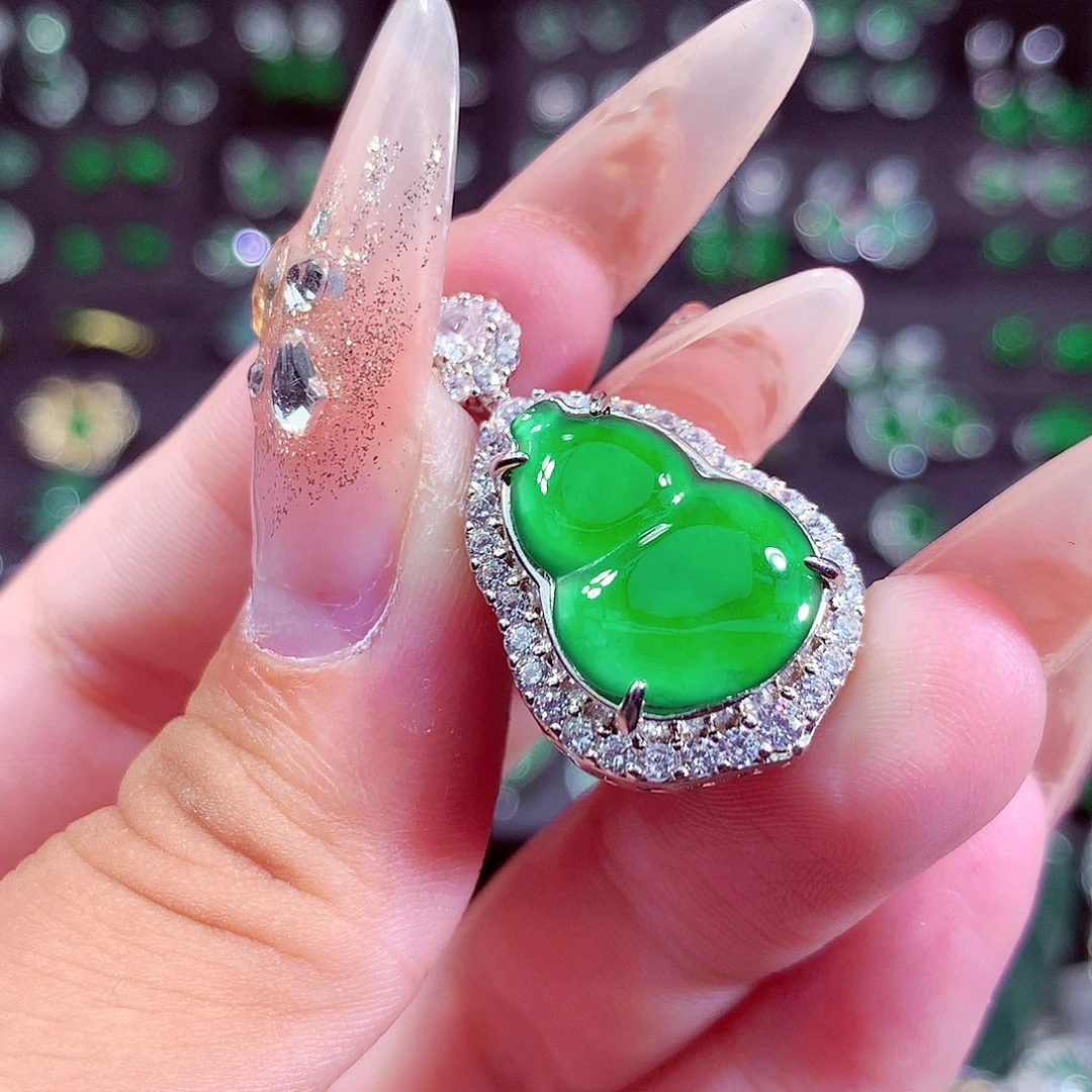 翡翠未镶嵌颈饰挂件