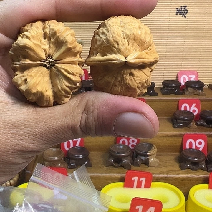 文玩核桃吊坠蝴蝶王