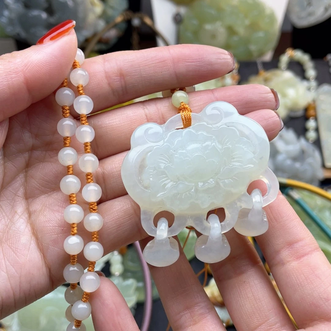 蛇纹石玉颈饰未镶嵌