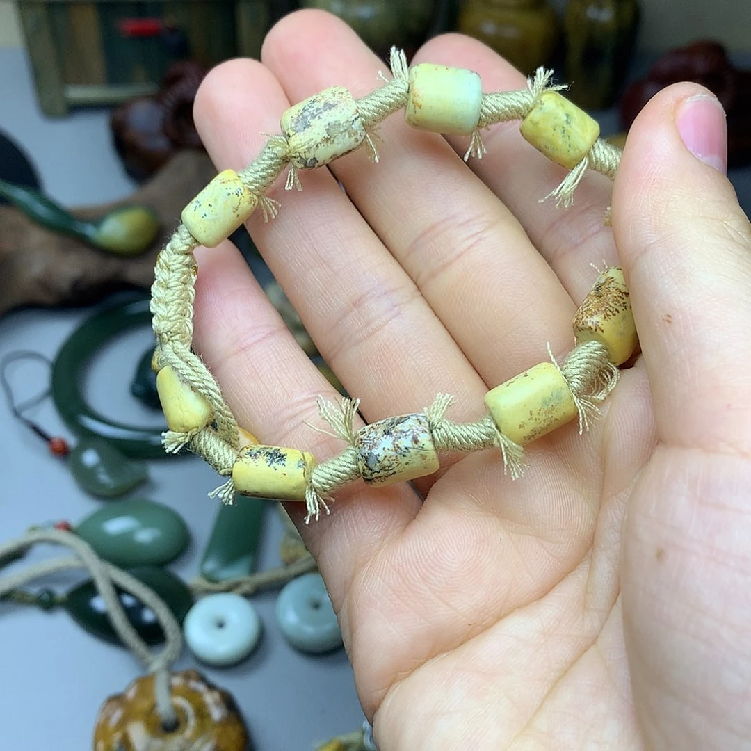 透闪石质玉手链未镶嵌奔****头