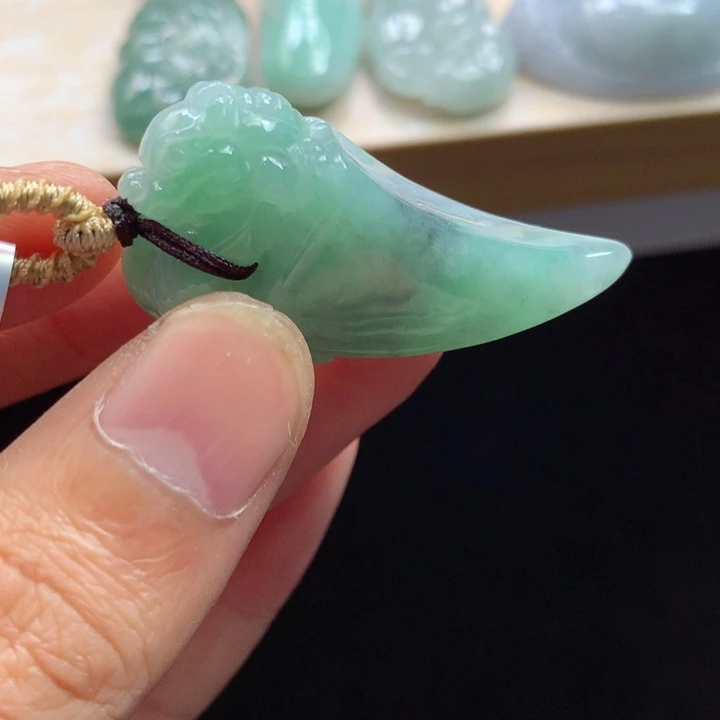 翡翠未镶嵌颈饰吊坠