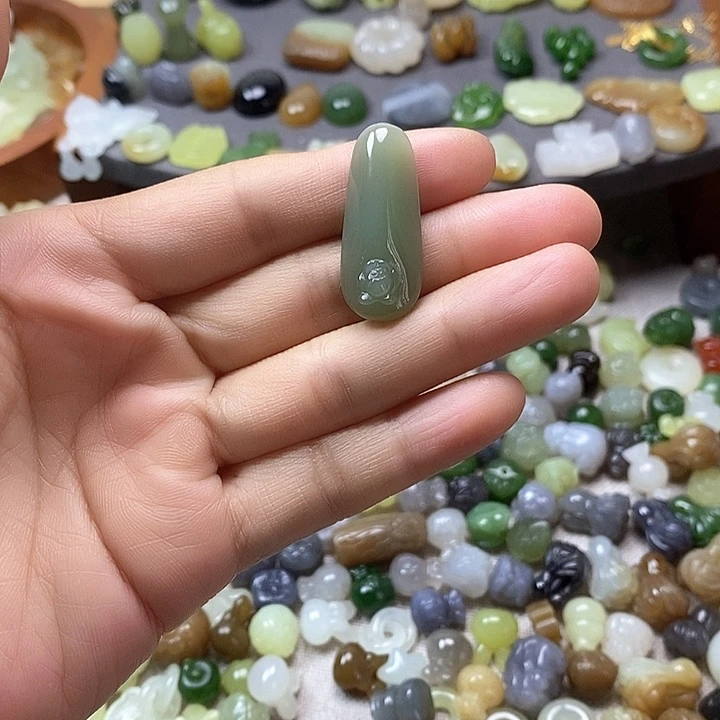 未镶嵌和田玉挂件莲花