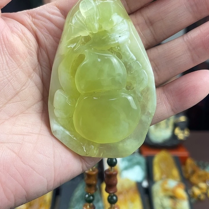 蛇纹石玉未镶嵌颈饰