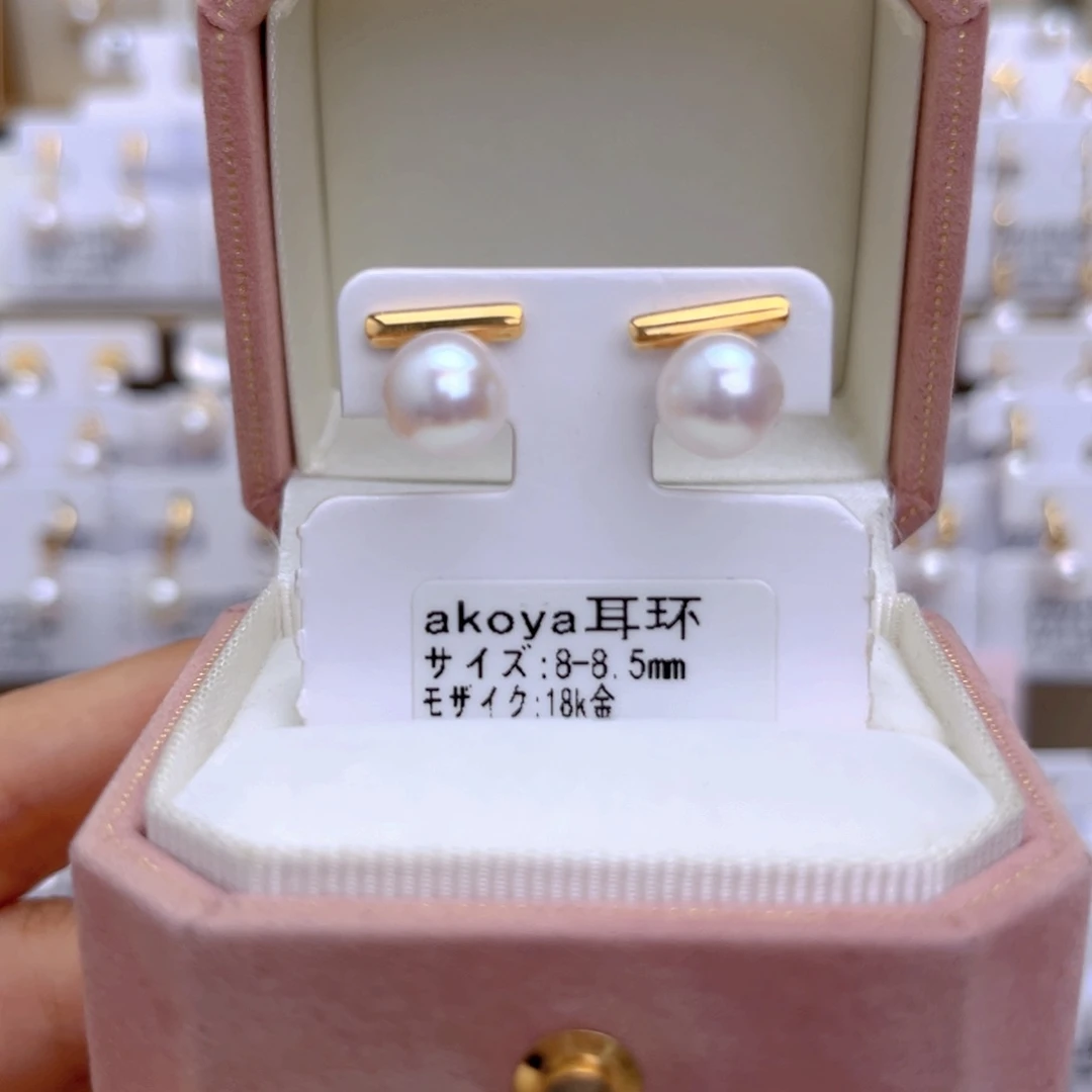 18K金镶嵌海水珍珠耳饰