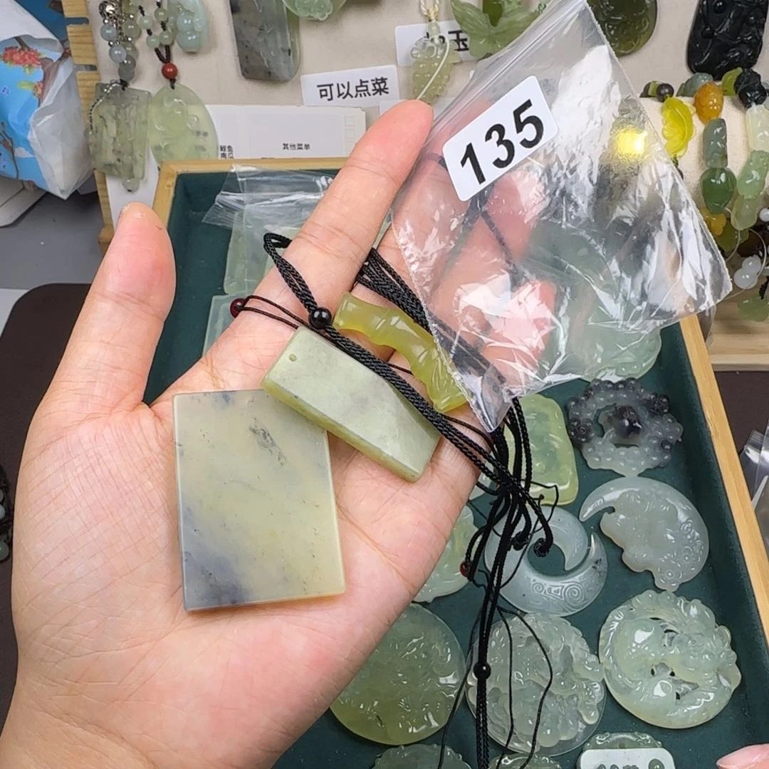 蛇纹石玉岫玉未镶嵌锦****居