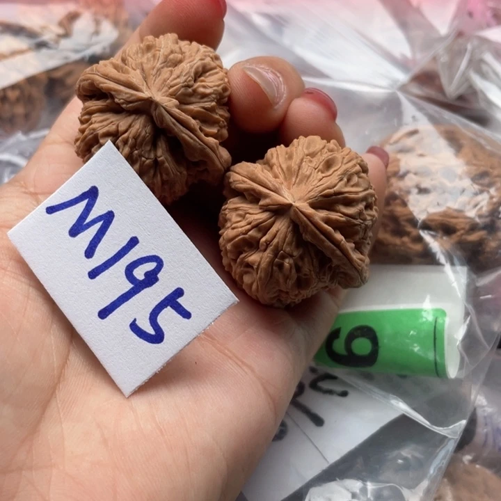 文玩核桃把件三角白