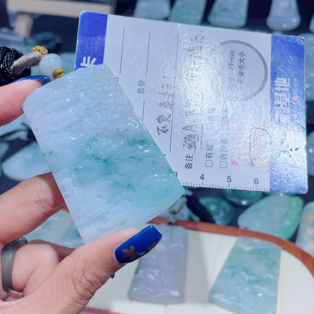 a****翡翠未镶嵌颈饰山水