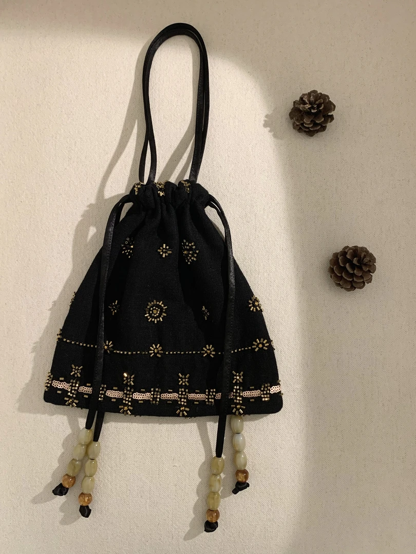 WEI YI FUN·几何钉珠亚麻抽绳手工手提包