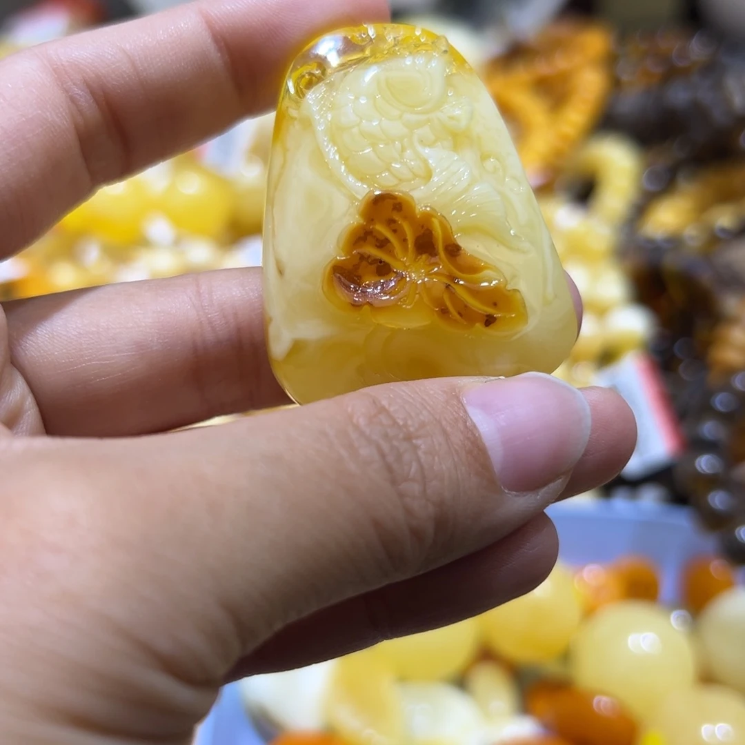 琥珀珠宝奇石未镶嵌