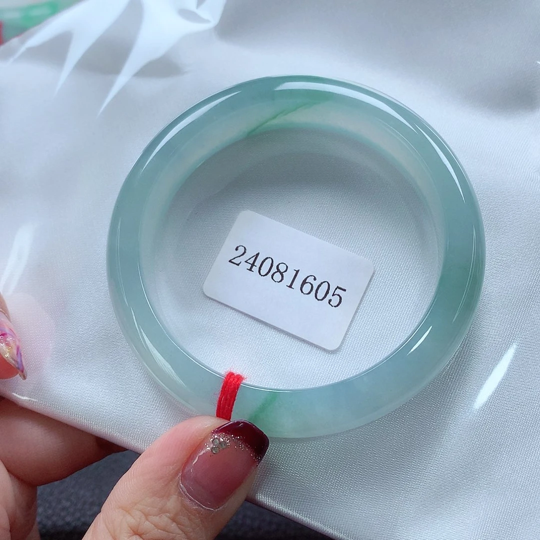 翡翠手镯未镶嵌天然A货翡翠