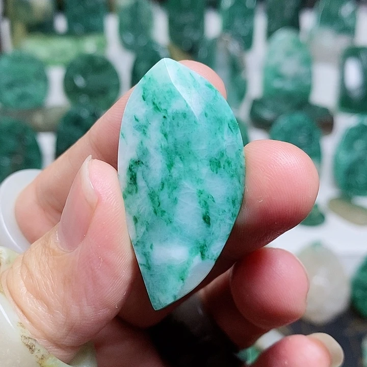 未镶嵌独山玉颈饰