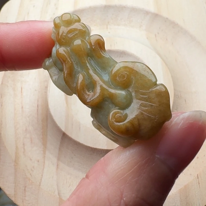 翡翠未镶嵌颈饰貔貅