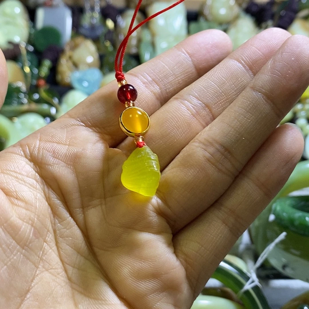 未镶嵌岫玉手机挂件一个