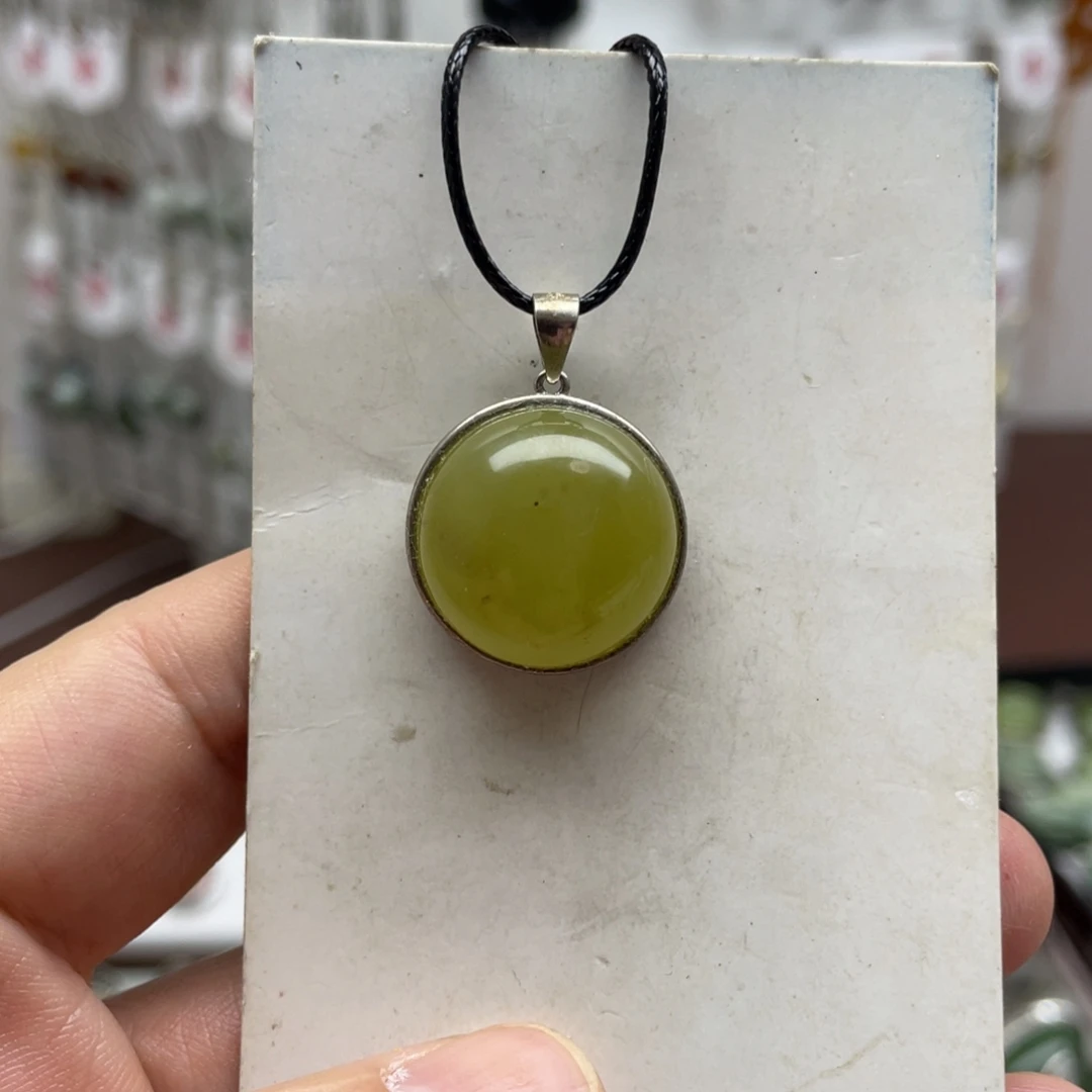 蛇纹石玉未镶嵌吊坠