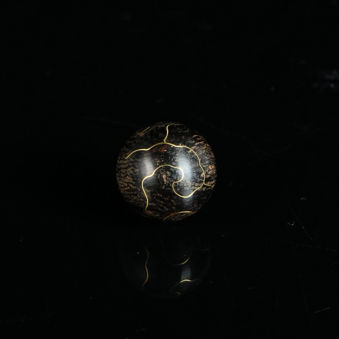 B2176 文莱黑棋软丝蛇皮纹老料沉水沉香镶嵌单珠 1.63cm  2.6g