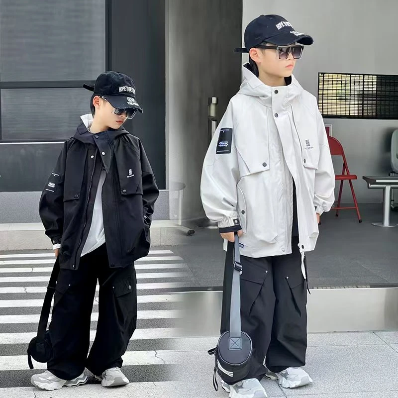 【嘟妈童装】2025男童秋季新款户外冲锋衣中大童连帽外套6001