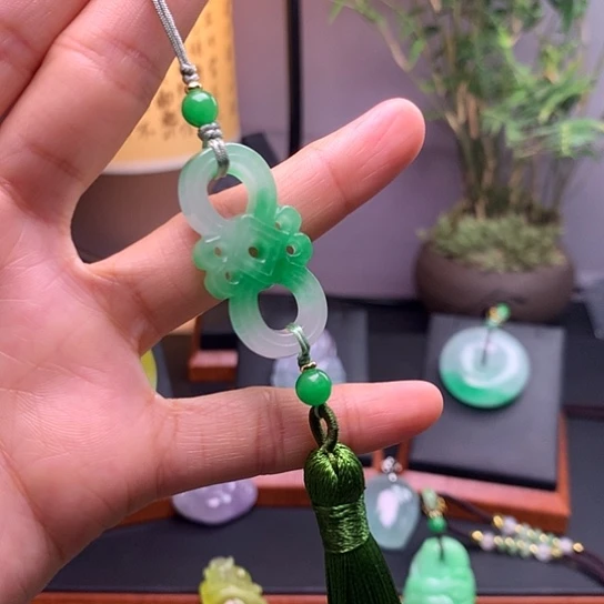翡翠未镶嵌吊坠(赠链)