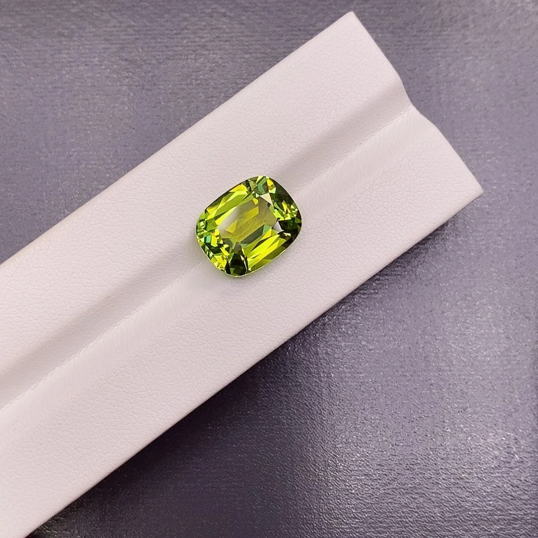 未镶嵌裸石碧玺7.3克拉